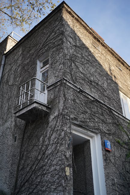 9 : img_7 - Corporate team discussing quarterly financial reports